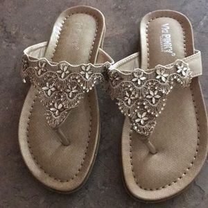 Cute sandals 7.5